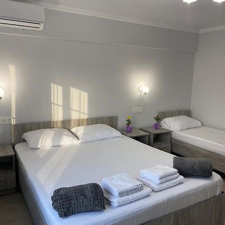 Гостевой Дом Атакар Hotell Gagra Exteriör bild