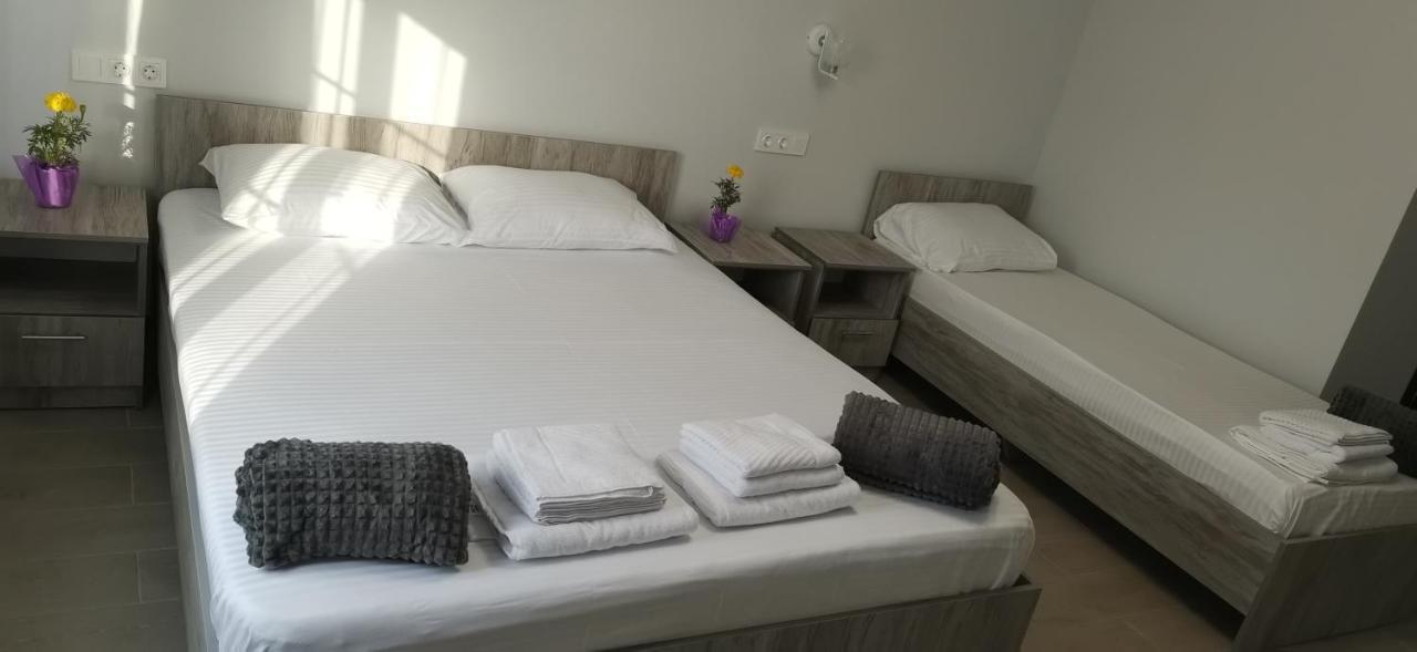 Гостевой Дом Атакар Hotell Gagra Exteriör bild