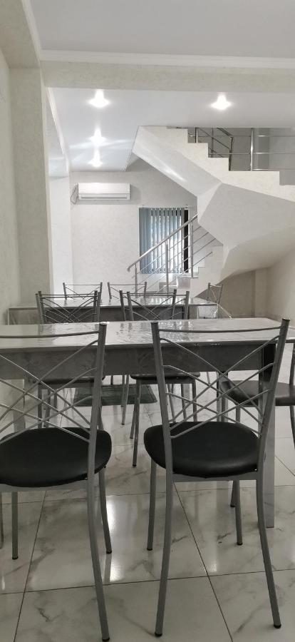 Гостевой Дом Атакар Hotell Gagra Exteriör bild
